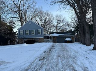 7424 Edgewood Ave N, Brooklyn Park, MN 55428