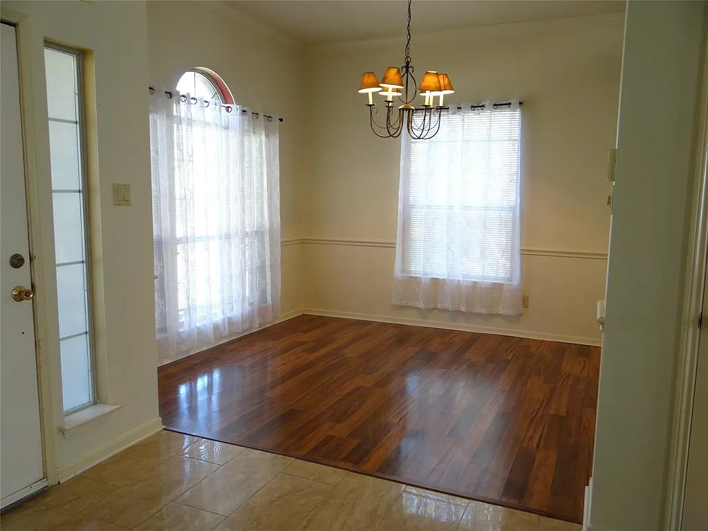 3 bed, 1848 sqft, $2,200 — Photo 3