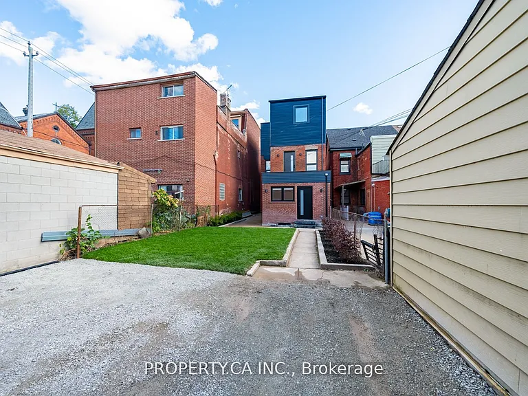 180 Dovercourt Rd #UPPER — Photo 20