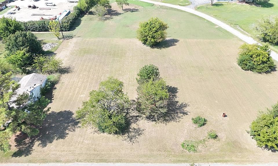 2nd image of 118 Calhoun Cv