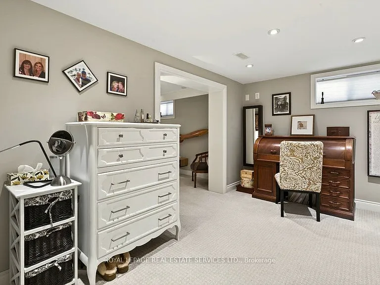 589 Arlington Blvd — Photo 33