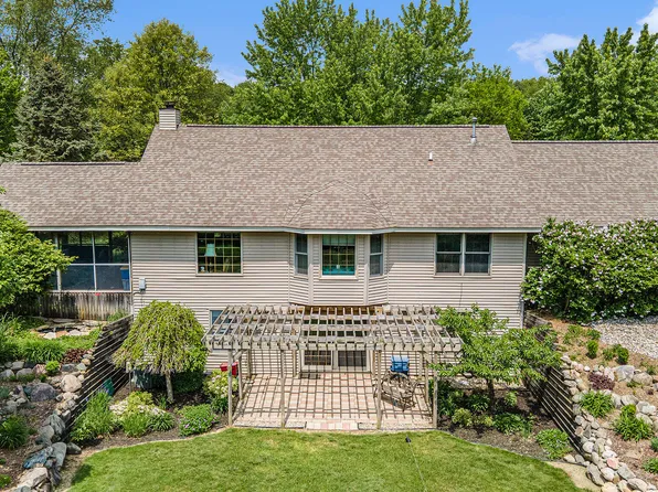 7406 E D Ave, Richland, MI 49083