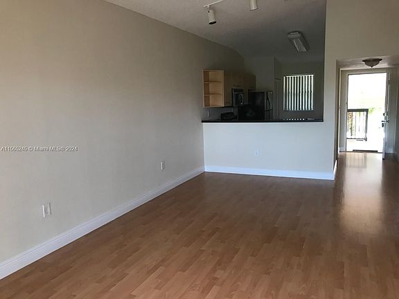 4th image of 9897 Nob Hill Ln #9897