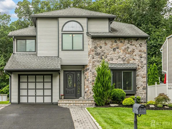 42 Cherry Creek Dr, Matawan, NJ 07747