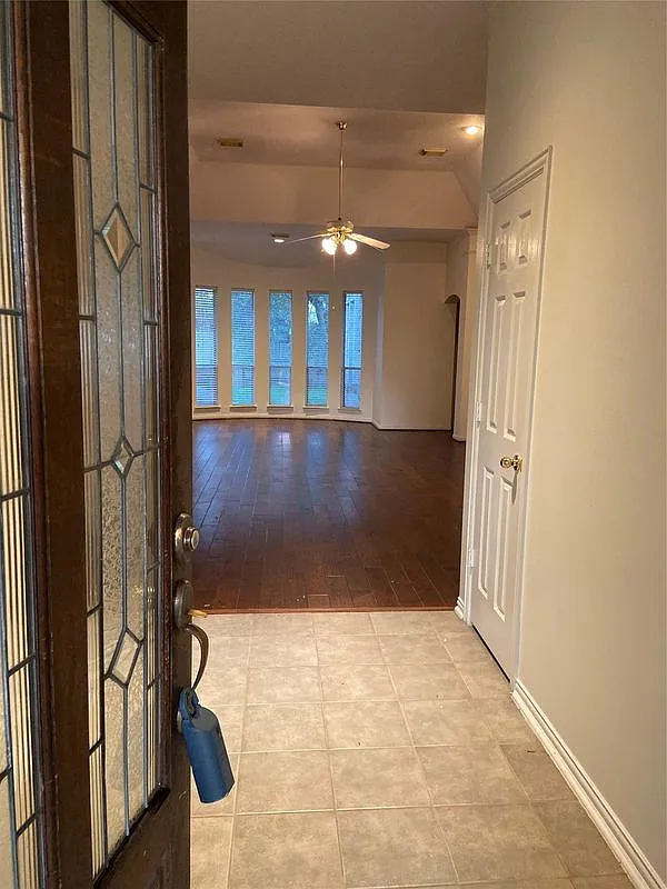 4 bed, 2.5 bath, 2292 sqft, $2,500 — Photo 3