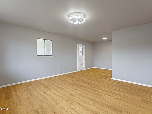 3rd image of 5633 Arrowhead Dr