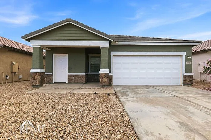 3 bed, 2.0 bath, 1402 sqft, $1,705 — Photo 1