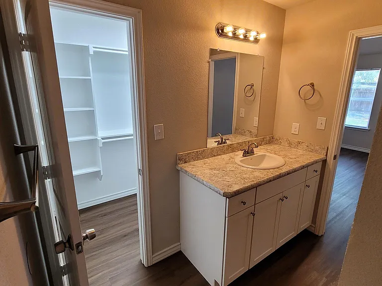 3417 Avenue G — Photo 5