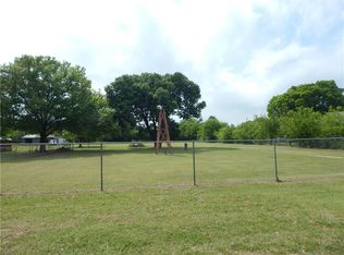 627 Easley St, White Settlement, TX 76108