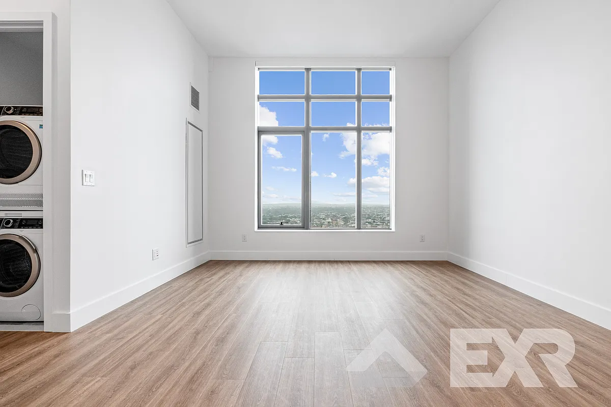Building Photo - 2230 Cropsey Ave #701