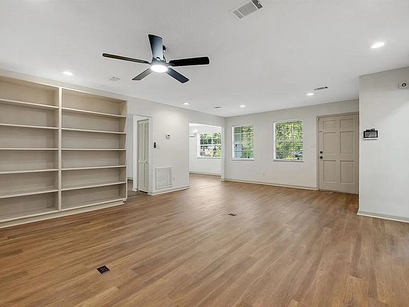 5th image of 1825 Sherwood Dr