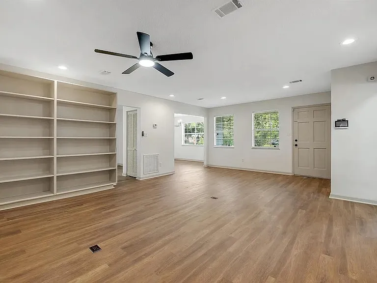 1825 Sherwood Dr — Photo 5