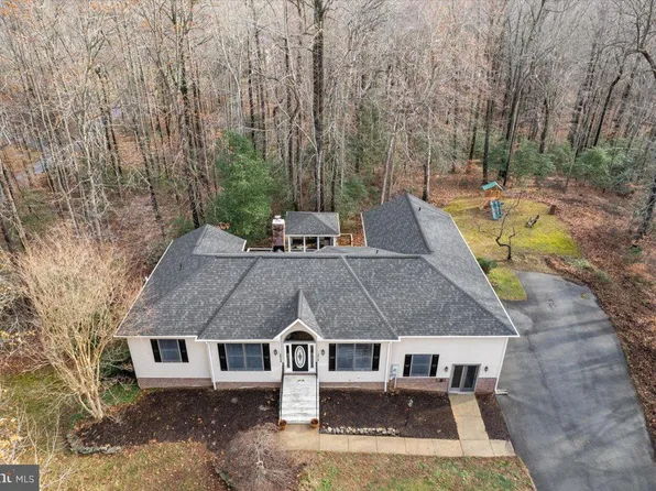 2940 Leka Dr, Huntingtown, MD 20639