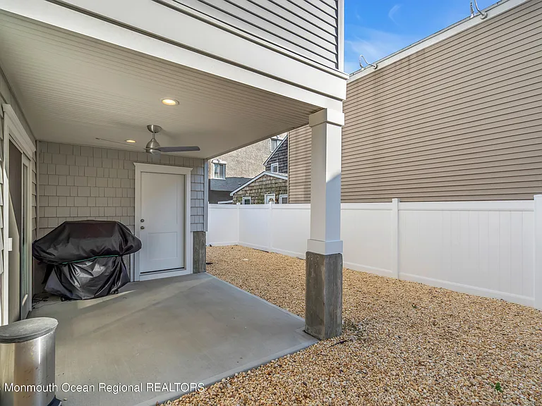 121 Dewey Dr — Photo 15