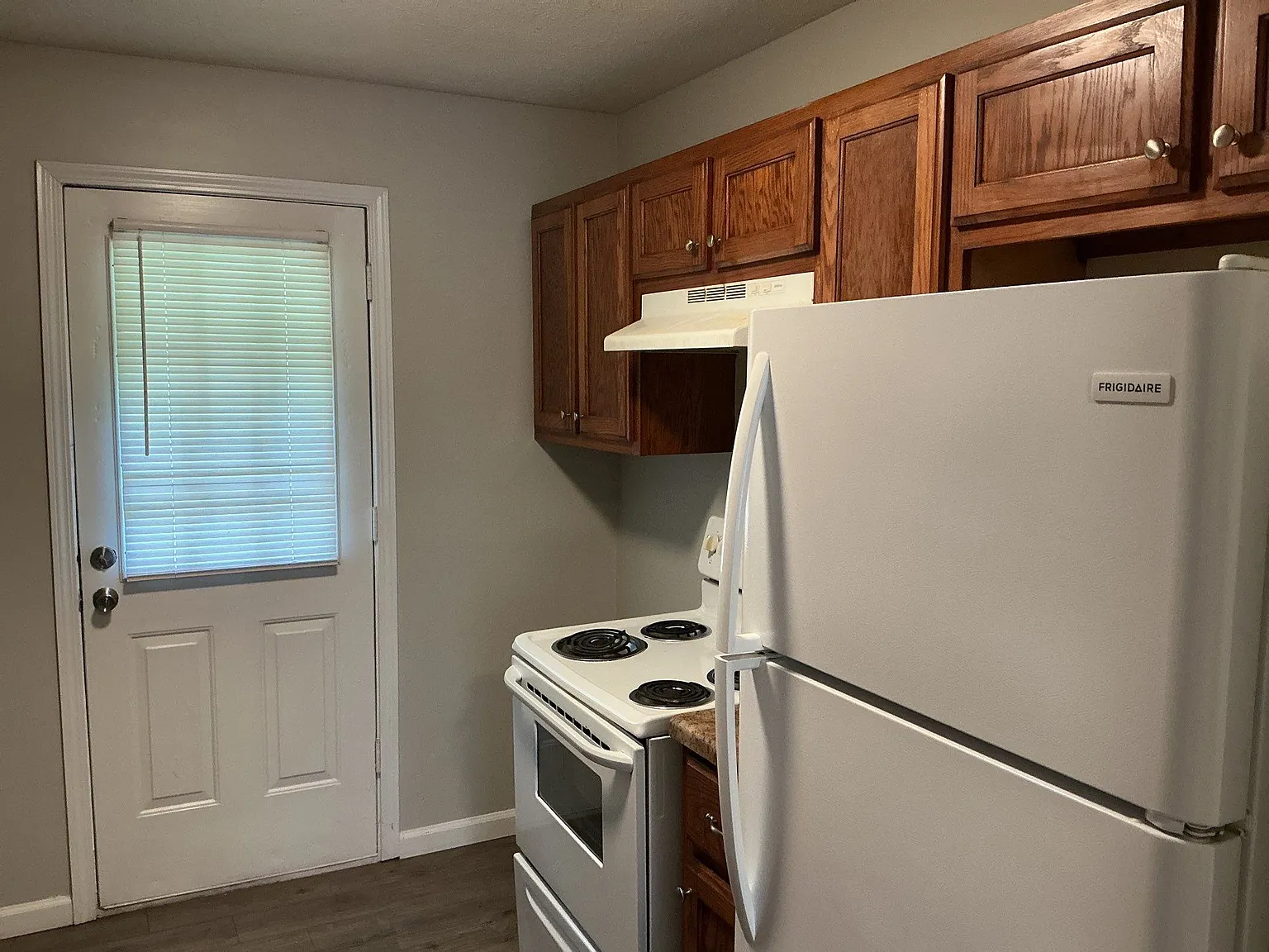 2 bed, 1.5 bath, 842 sqft, $1,150 — Photo 3