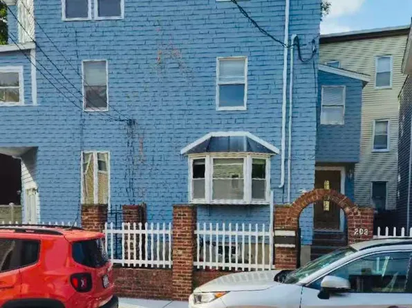 203 Clark St #203, Cambridge, MA 02139