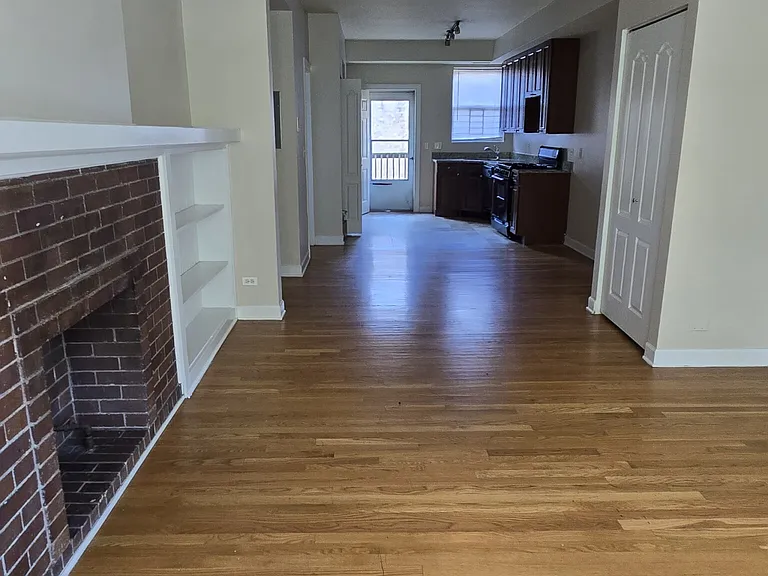 7460 N Greenview Ave #2 — Photo 2