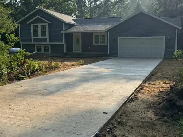 3772 Brickyard Rd, Holton, MI 49425