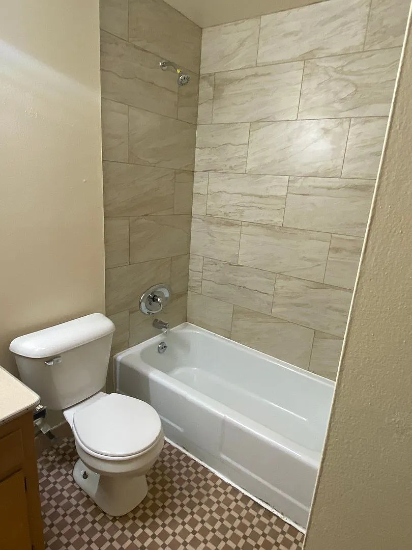 9913 W. Lisbon Ave. — Photo 3