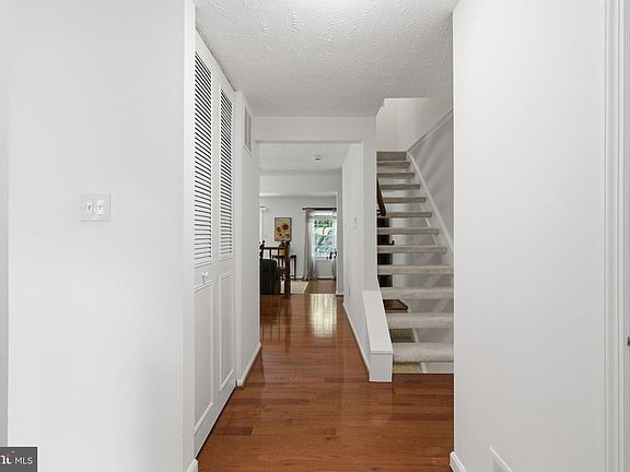 5th image of 10893 Olde Woods Way