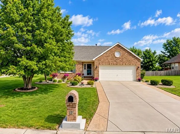 7 Grayhawk Dr, Winfield, MO 63389