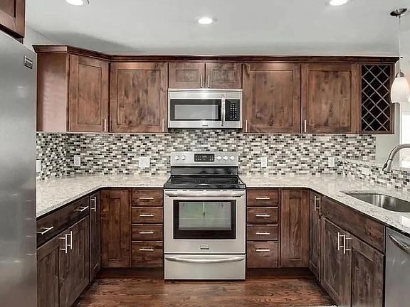 2nd image of 4500 Hoyt Street