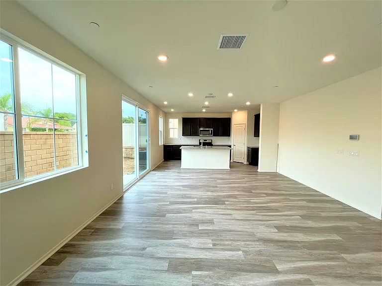 822 Brookdale Dr — Photo 6