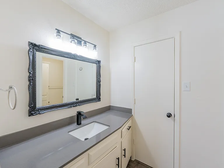 625 Woodhaven Pl — Photo 21