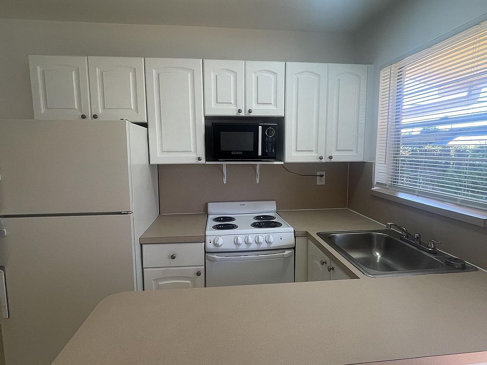 1st image of 2847 Jackson St #9