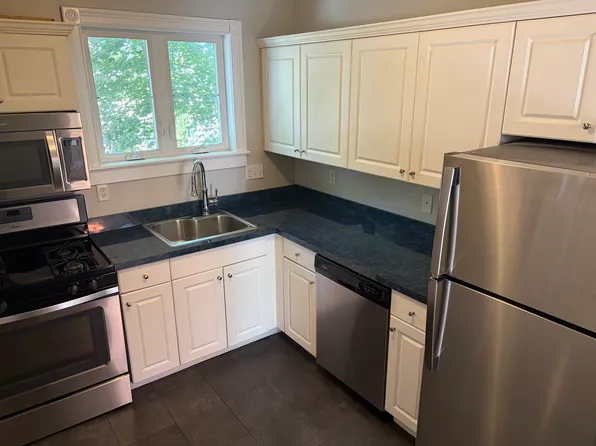 16 Harding Pl #B, Danbury, CT 06810