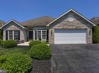 82 Longwood Dr, Mechanicsburg, PA 17050