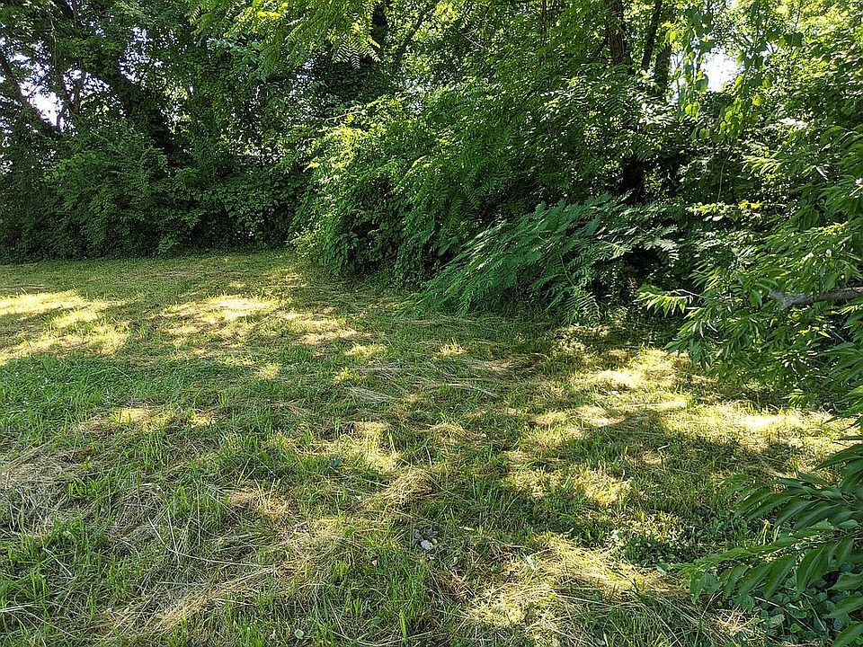 2nd image of 221 Nash Rd
