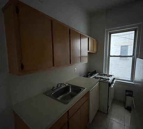 5th image of 36 Plaza St E APT 1E