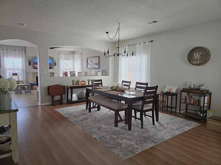970 Carnival Ct NW — Photo 2