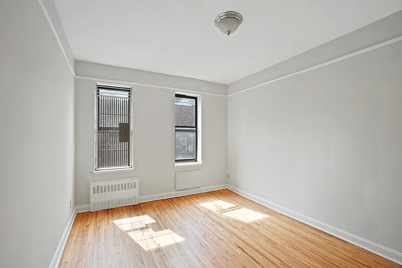 1582 1st Ave #4A