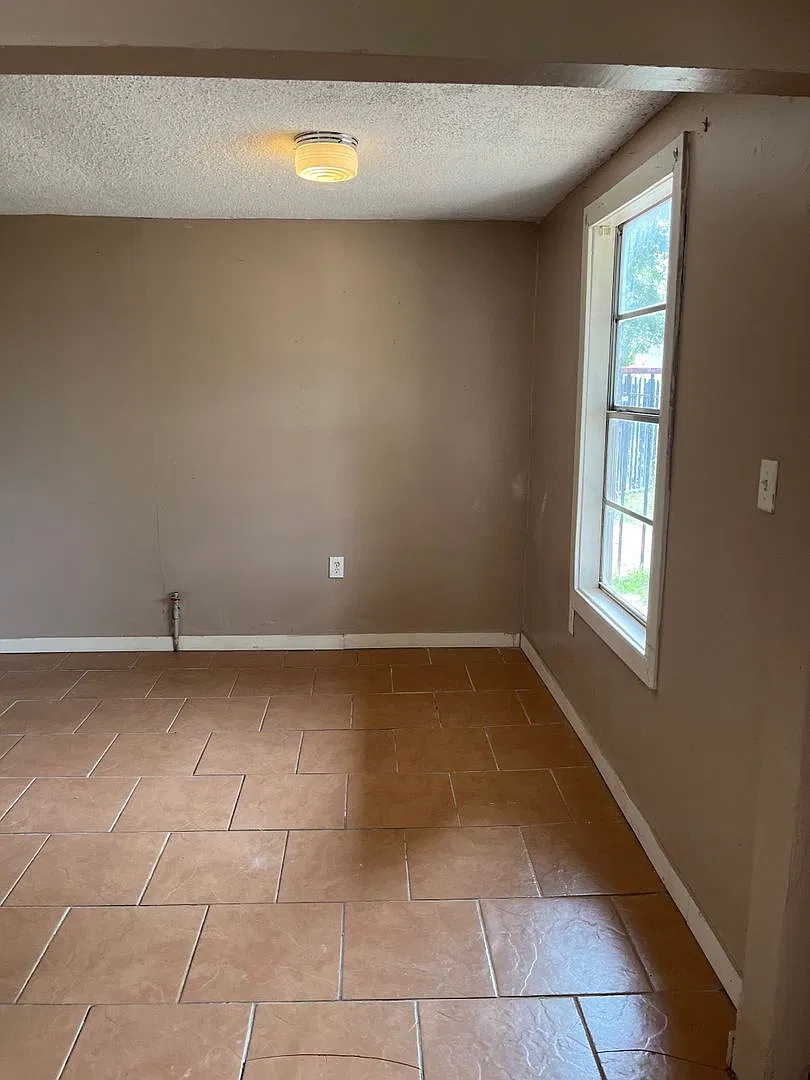 LPP 906 E Cotton St. — Photo 2