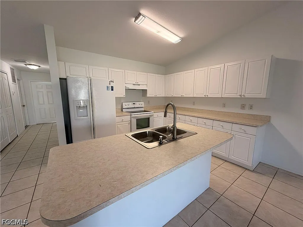 3 bed, 2.0 bath, 1260 sqft, $1,600 — Photo 3