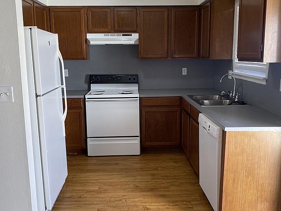 2nd image of 2142 W Brooks St #11172387