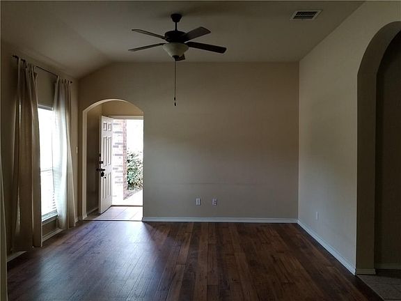 5th image of 2400 Ravenwood Ct