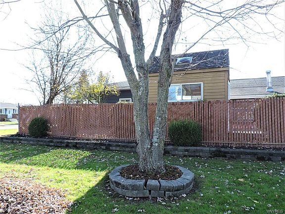 5th image of 40 Dartwood Dr