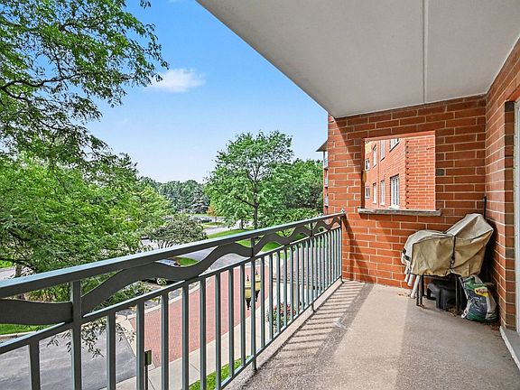 5th image of 730 Creekside Dr Unit 304