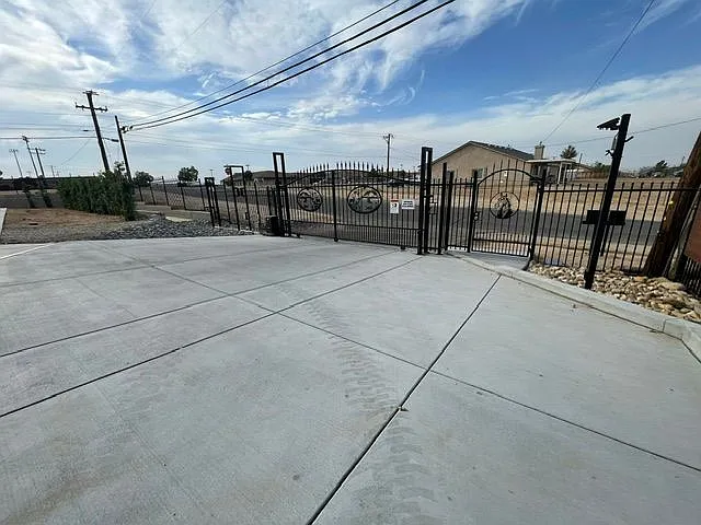 3 bed, 2.5 bath, 1986 sqft, $2,950 — Photo 2