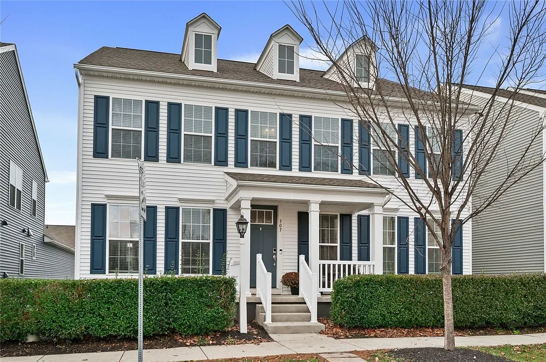 307 Harlequin St photo 1