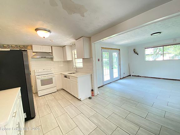 4th image of 1520 Mesa Dr