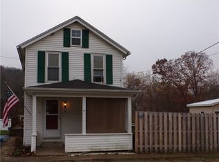 90 Arch St, Creekside, PA 15732