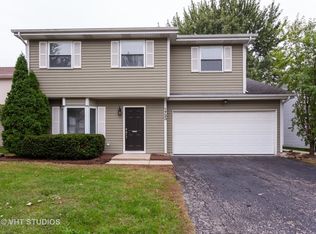 1733 Cumberland Rd, Aurora, IL 60504