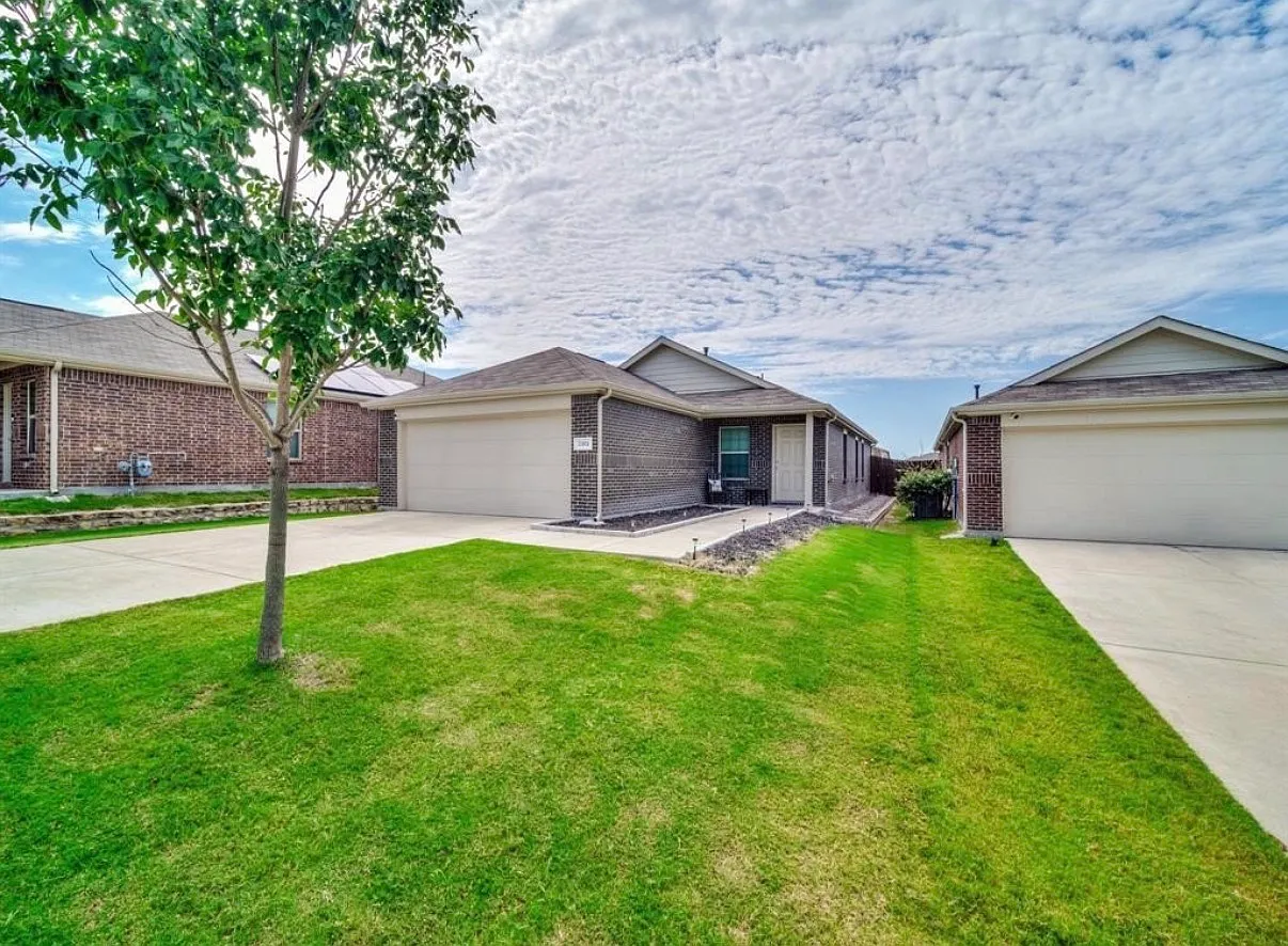 3 bed, 1500 sqft, $1,899 — Photo 2