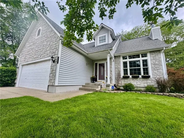 557 Crabapple Ln, Liberty, MO 64068