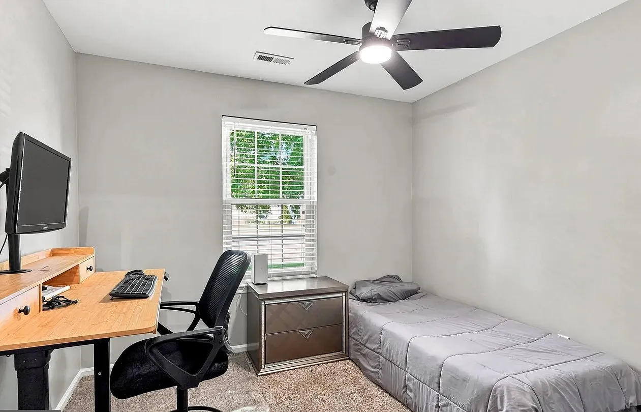 2 bed, 1022 sqft, $2,400 — Photo 2