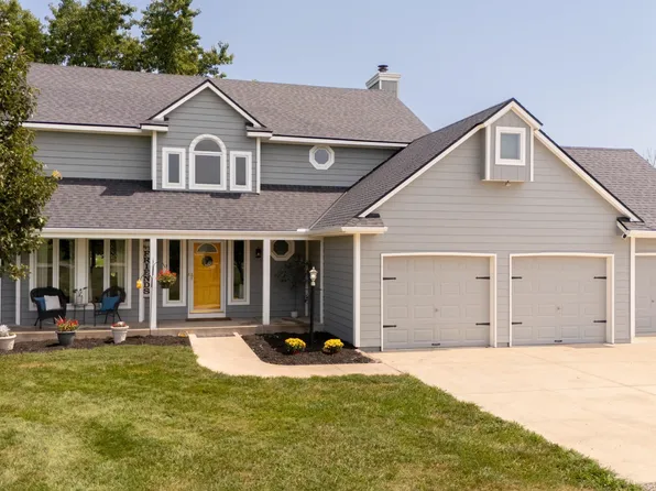 1210 E 2142nd Rd, Eudora, KS 66025